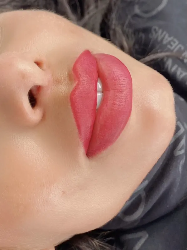 Lippen na een lipblush-behandeling bij Gold Beauty